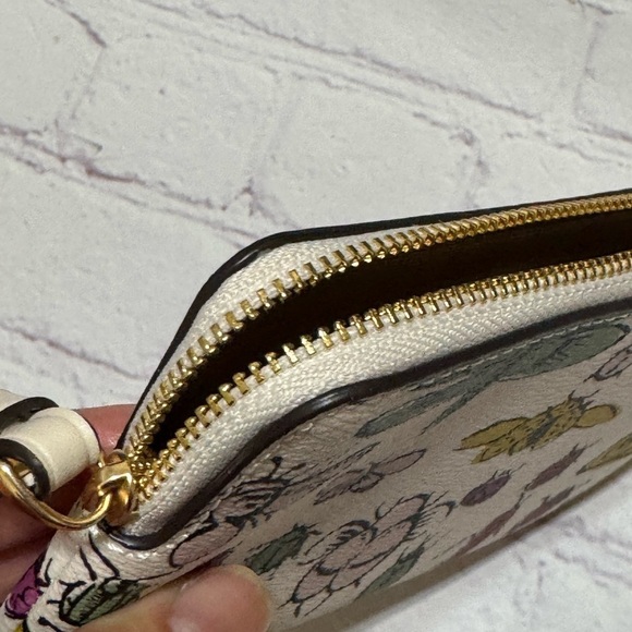 COACH Corner Zip Wristlet Signature Canvas With butterflies & critters Print NWT - Picture 7 of 9